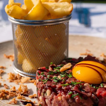 Restaurant Le Verger Des Châteaux, The Originals Relais Hotel