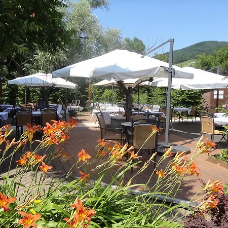 Hotel Restaurant Le Verger Des Châteaux, The Originals Relais